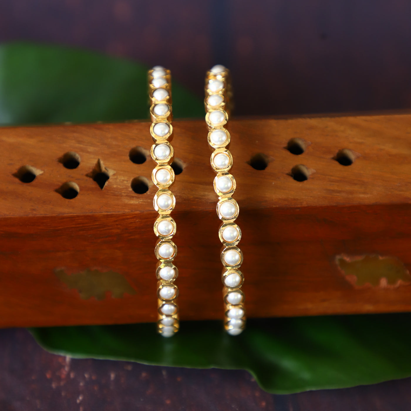 ELEGANT SQUARE BANGLE