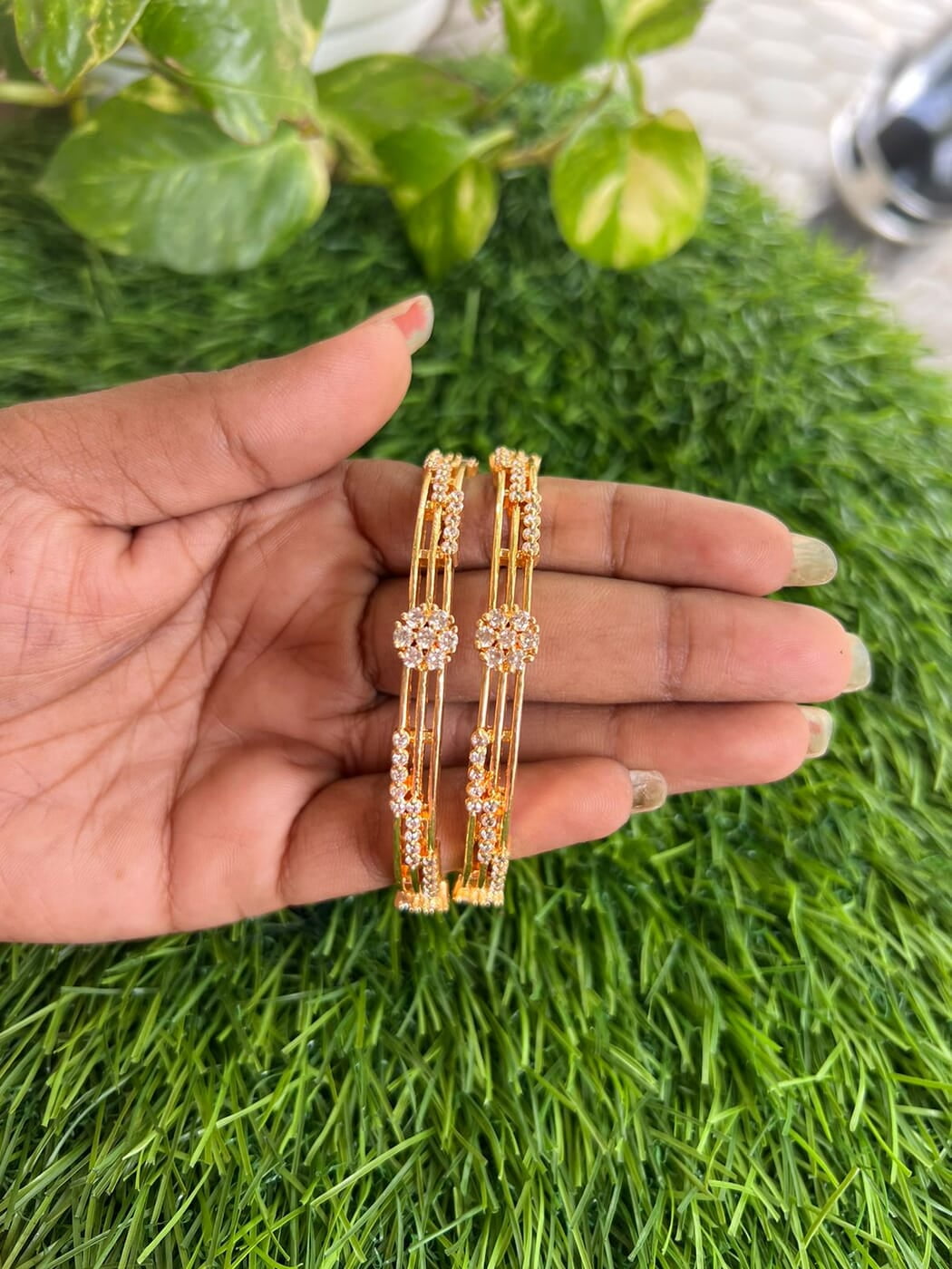 PRETTY FLOWER BANGLE