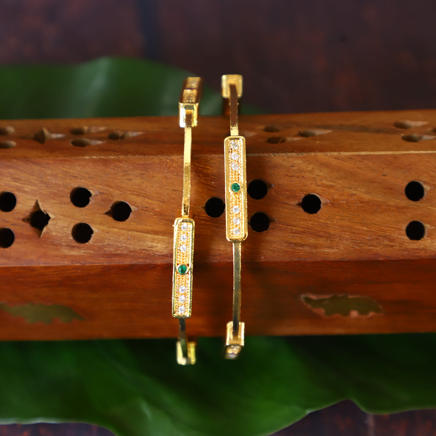 VINTAGE BANGLE