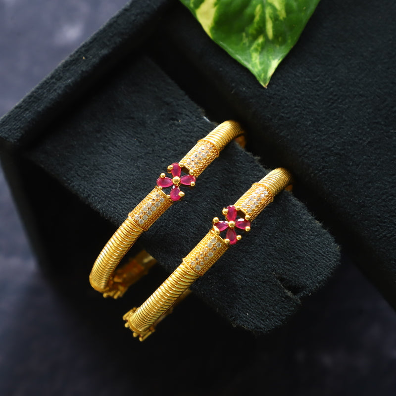 SEAL BANGLE