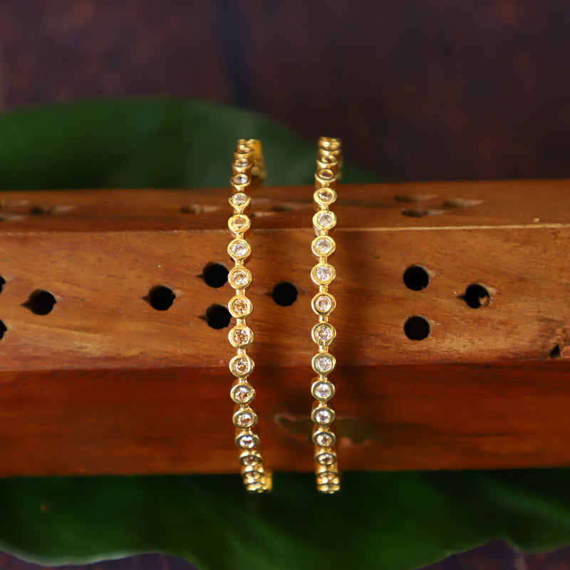 WHITE STONE BANGLE