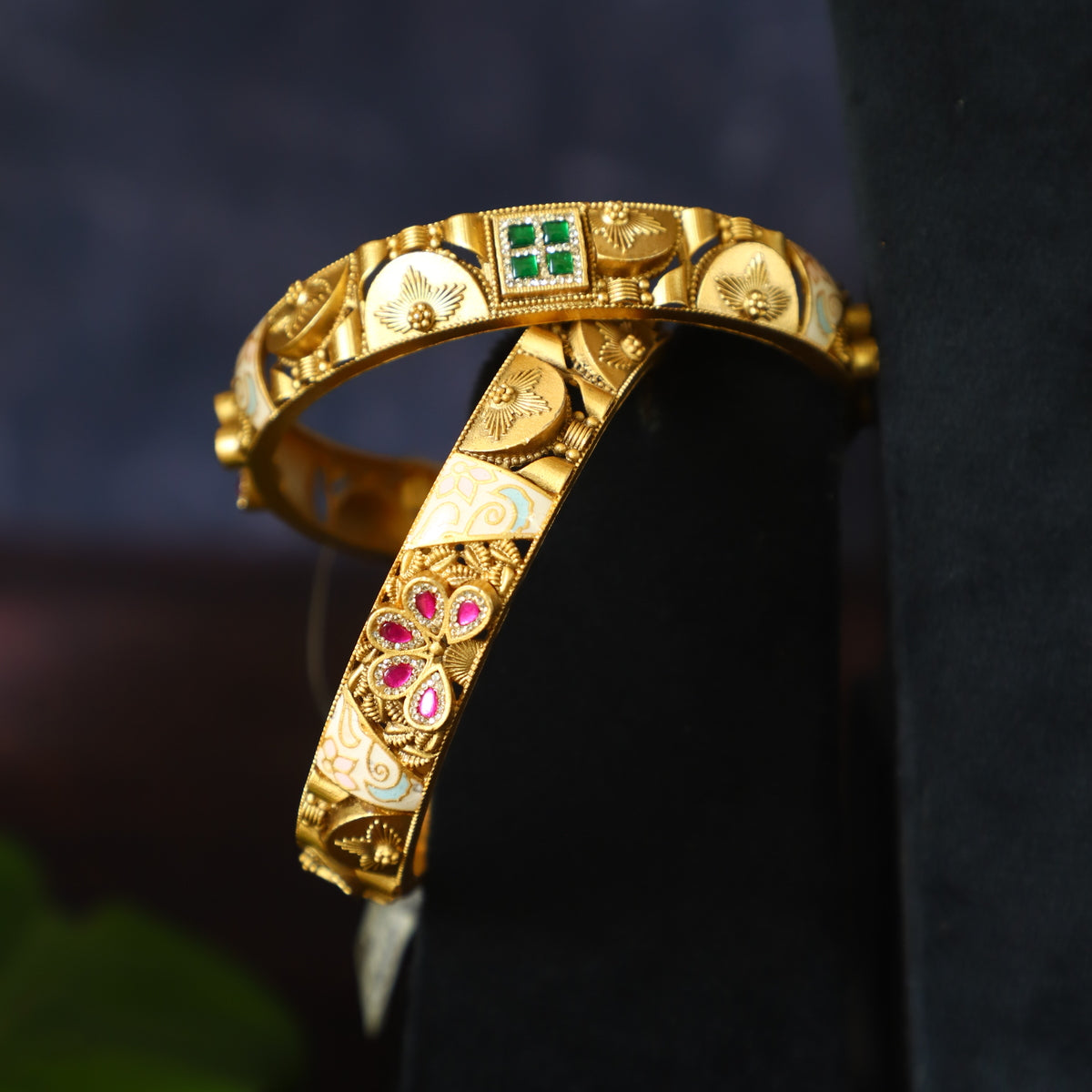 'FEATHER 'BANGLES