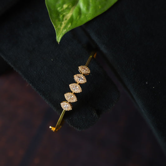 PRETTY BRACELET