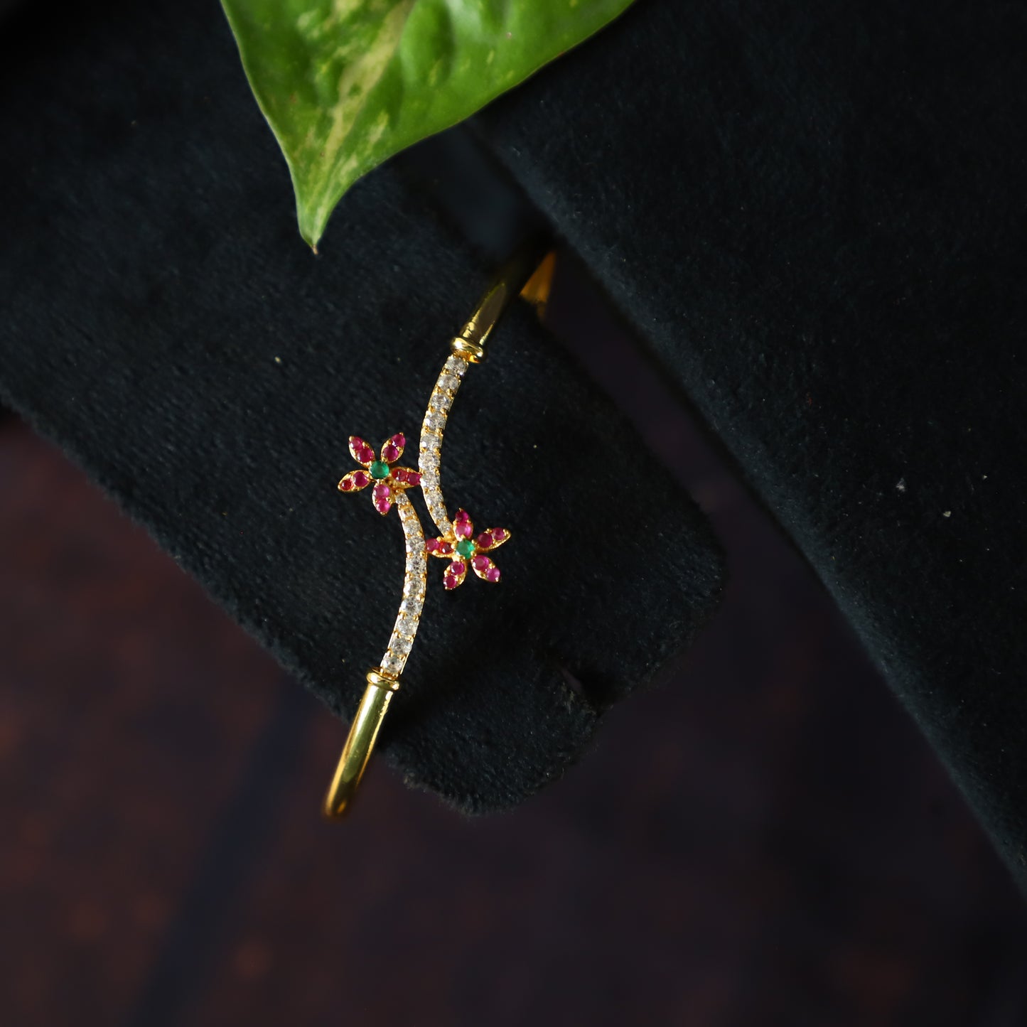 PRESENTABLE BRACELET