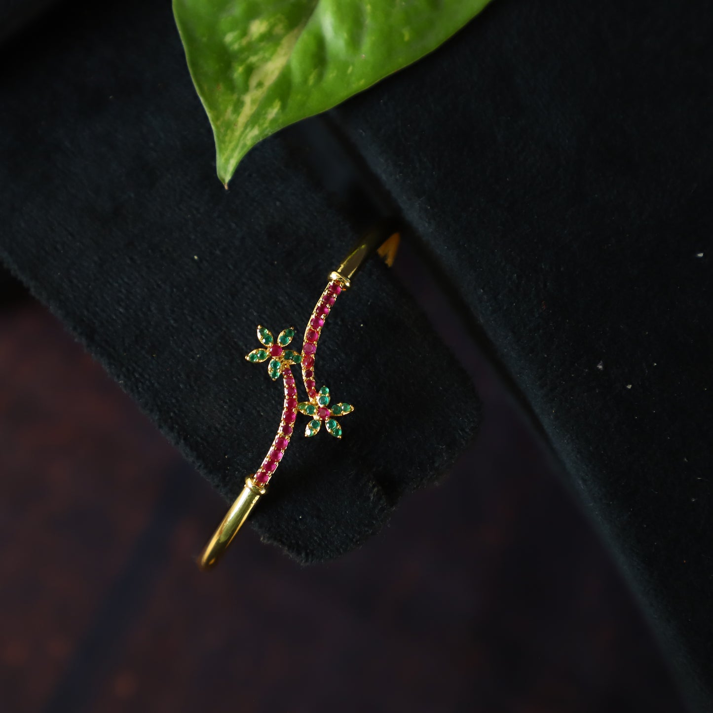 PRESENTABLE BRACELET