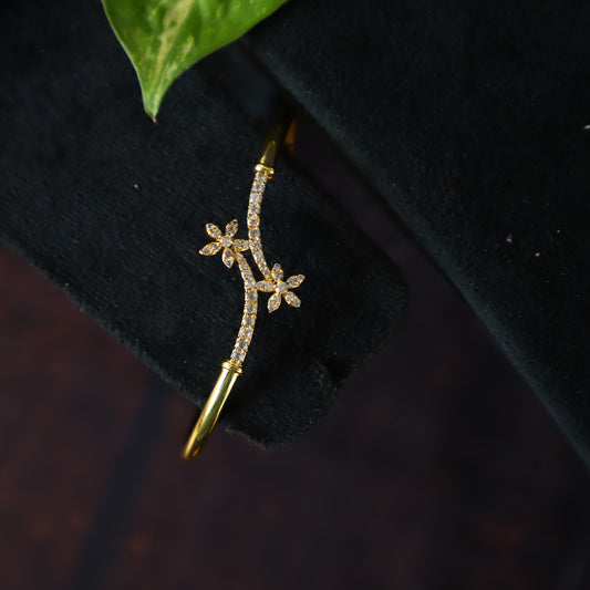 PRESENTABLE BRACELET