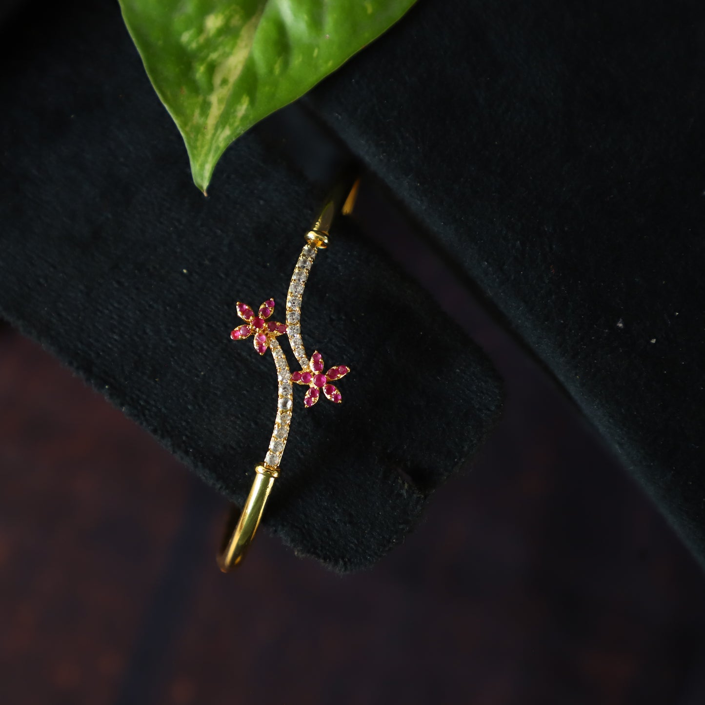 PRESENTABLE BRACELET
