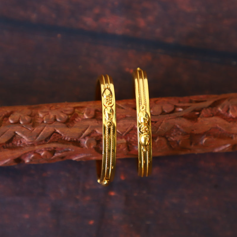 BROAD BANGLE