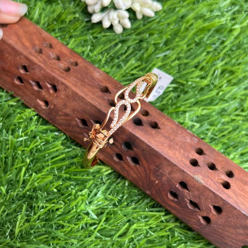 BLOOSOM BANGLE