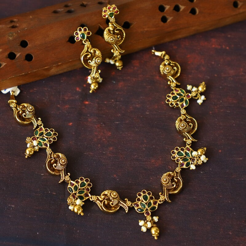 FLORA MAYURA NECKPIECE