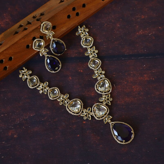 BREATHTAKING NECKPIECE