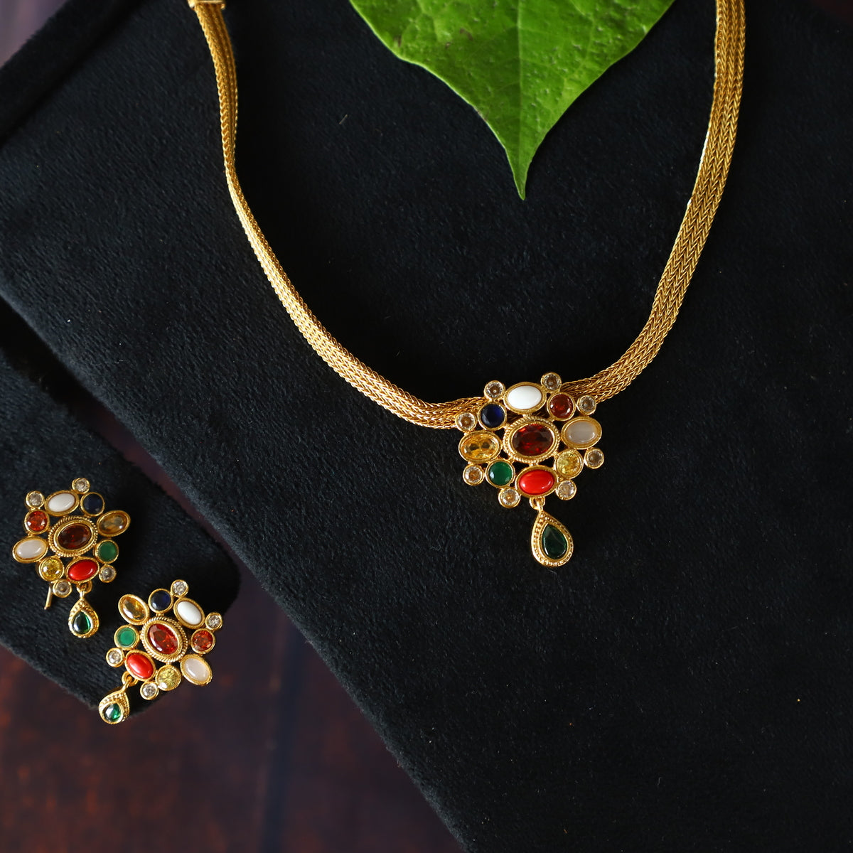 BUDGET NAVARATHANA NECKPIECE