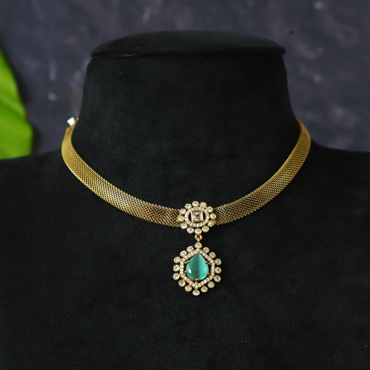 EMI NECKPIECE