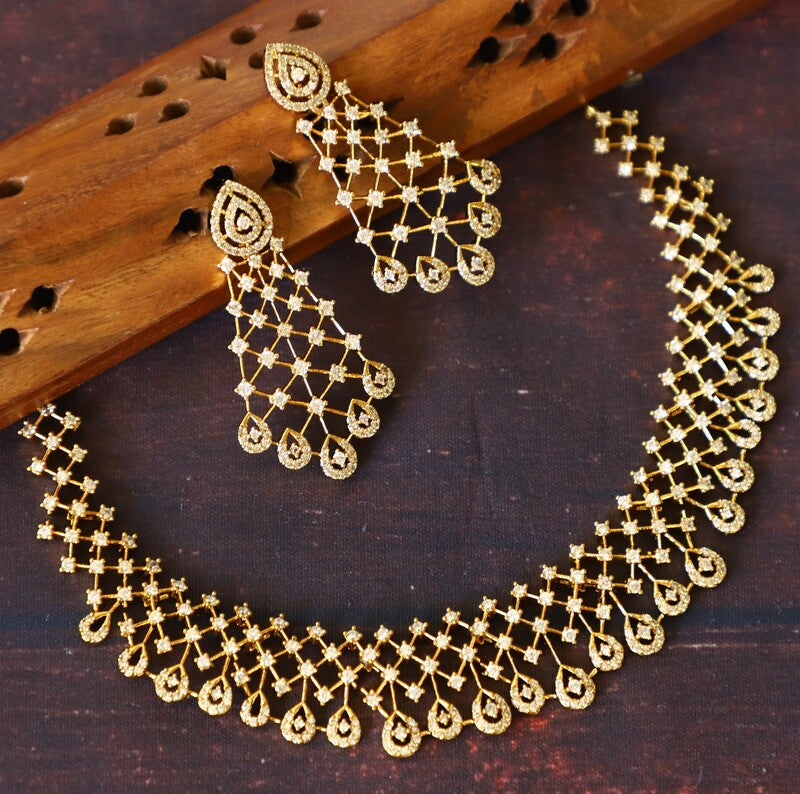LUMINARY NECKPIECE
