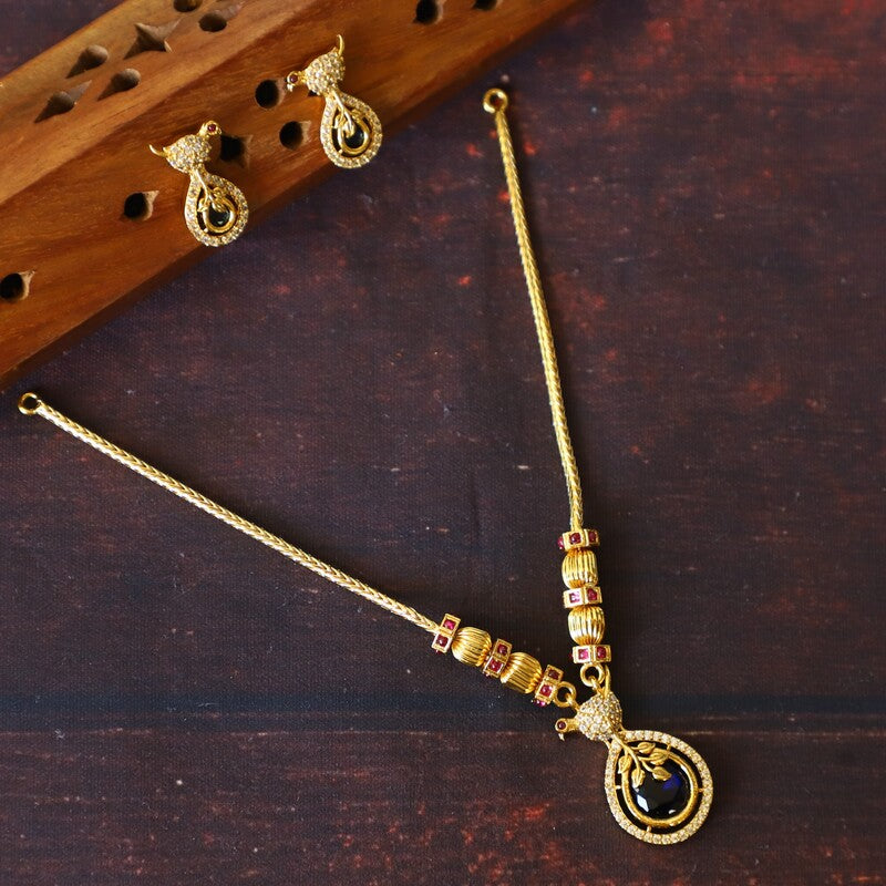 CHICK NECKPIECE