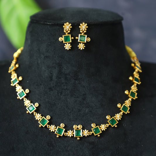 GREENY NECKPIECE