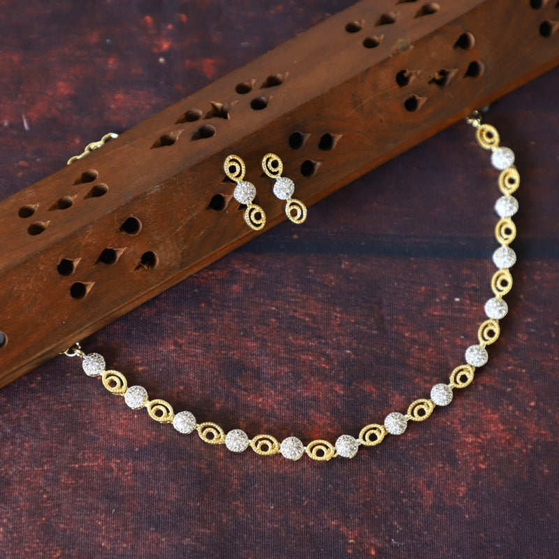 ELEGANT DIAMOND NECKPIECE SET