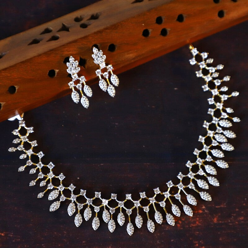 DIAMOND NECKPIECE