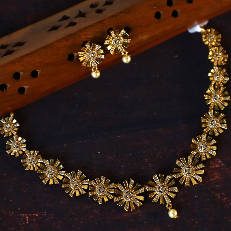 ICONIC NECKPIECE