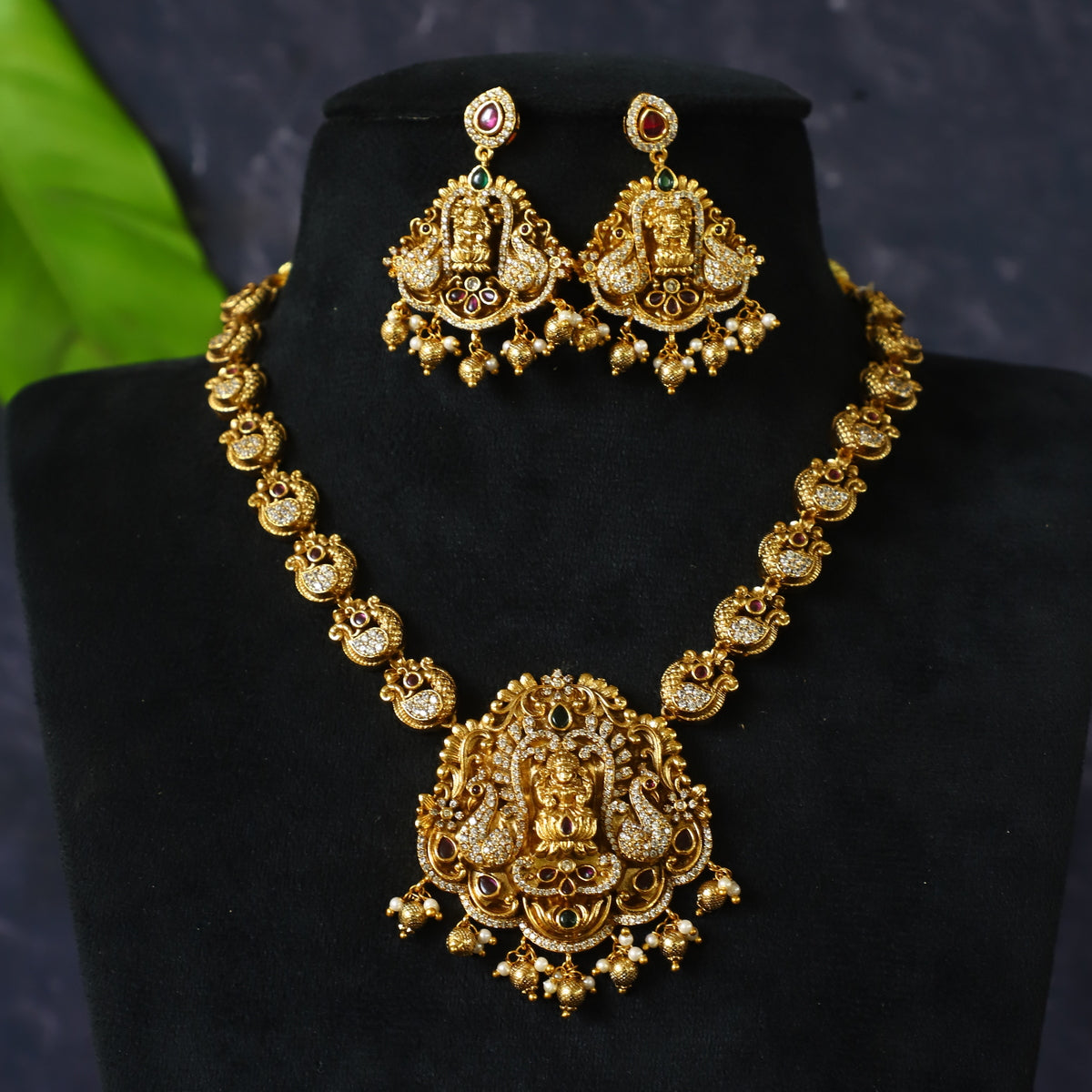 'LAKSHI' NECKPIECE