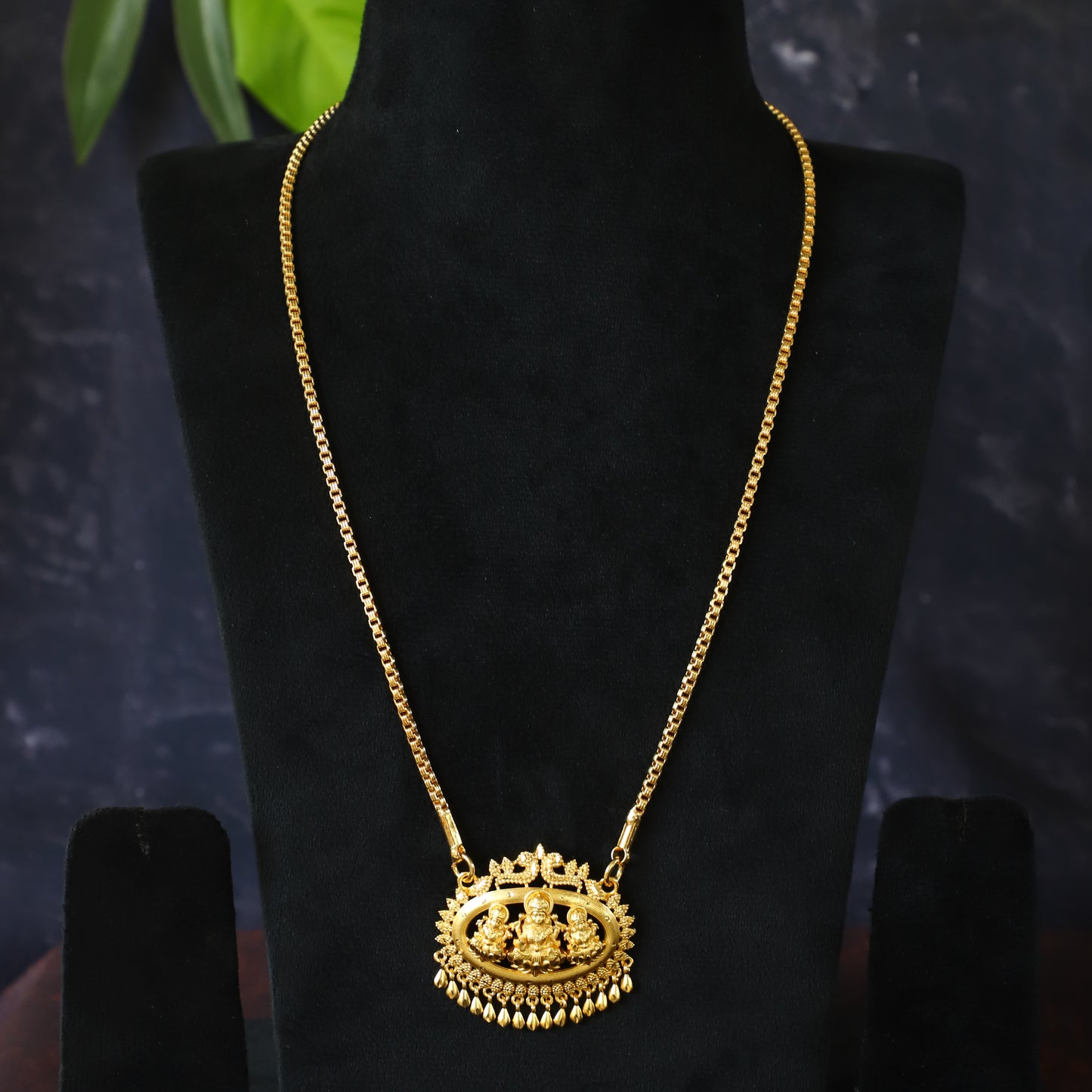 'VINTAGE' LONG CHAIN